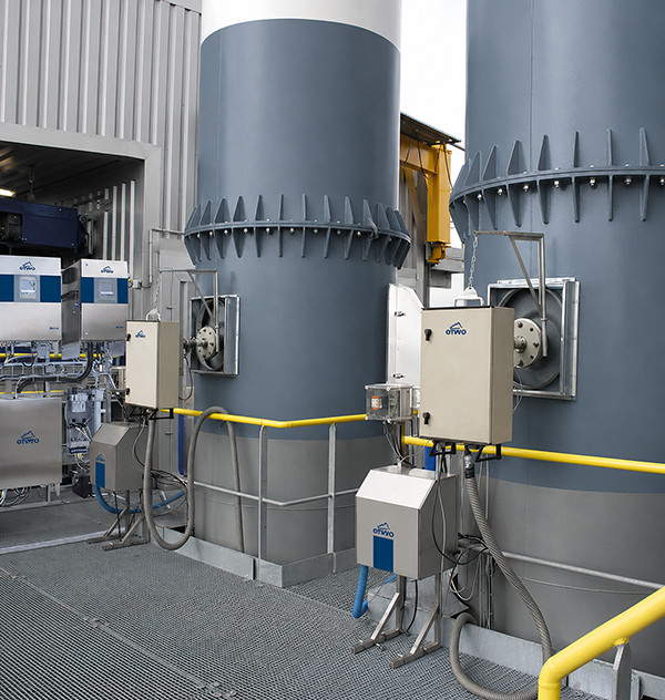 Industrial-plant-with-cylindrical-tanks-and-controls-1